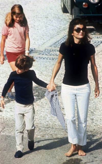 Jackie Kennedy Onassis: Μαθήματα στυλ από το απόλυτο fashion icon