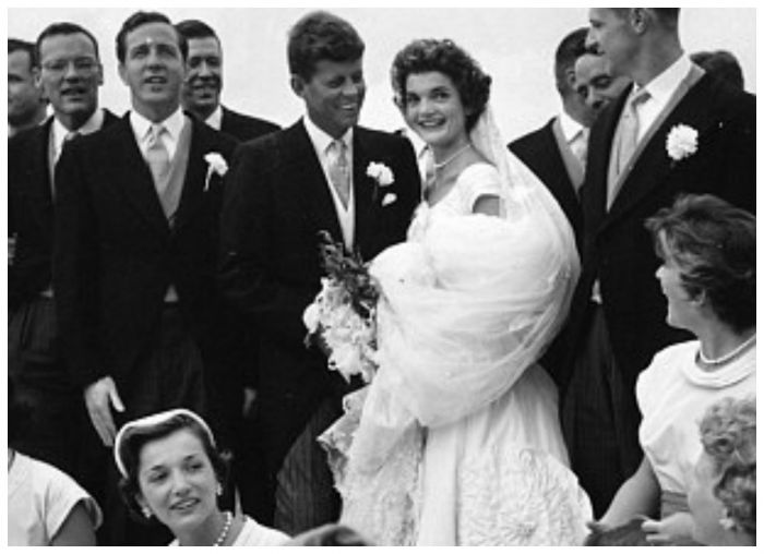 Jackie και John Kennedy: Δείτε για πρώτη φορά αδημοσίευτες φωτογραφίες του γάμου τους
