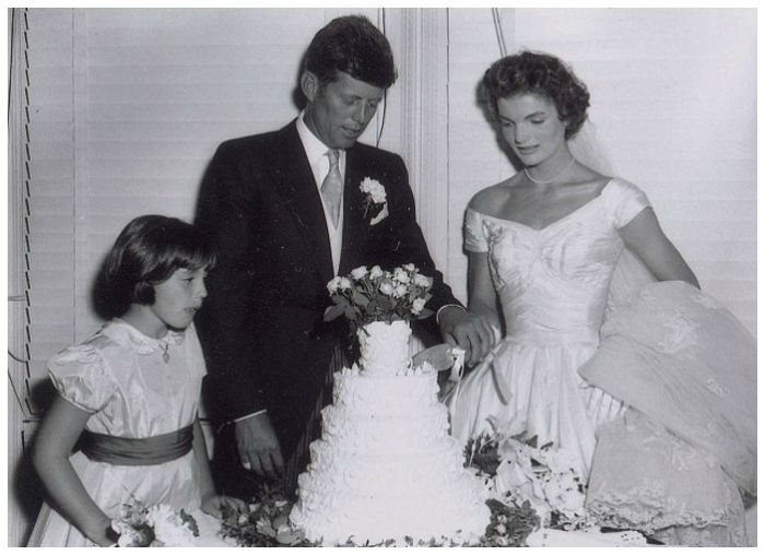 Jackie και John Kennedy: Δείτε για πρώτη φορά αδημοσίευτες φωτογραφίες του γάμου τους