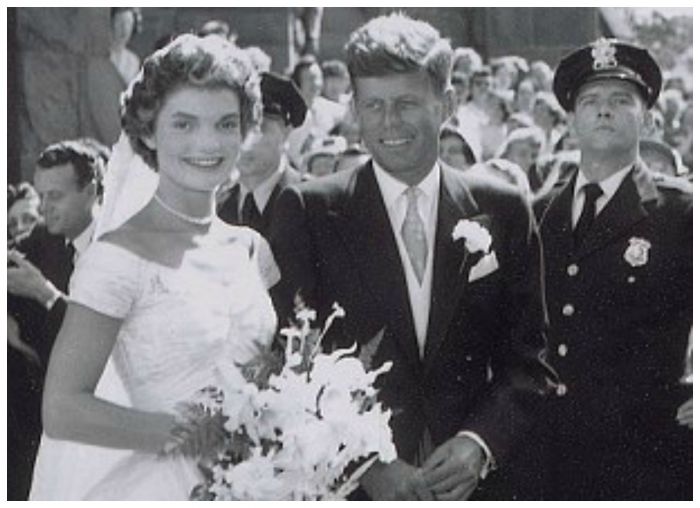 Jackie και John Kennedy: Δείτε για πρώτη φορά αδημοσίευτες φωτογραφίες του γάμου τους