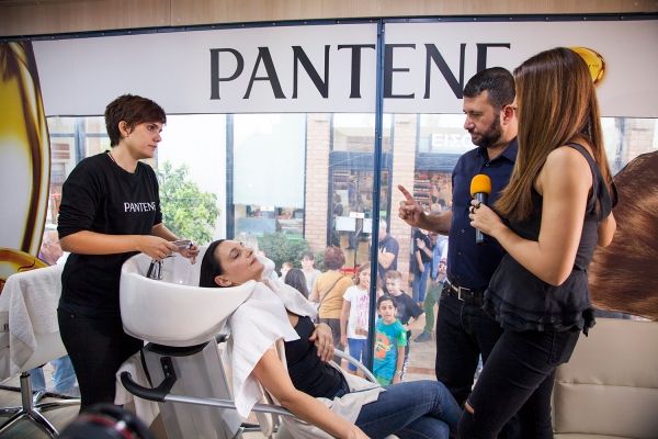 Επισκεφθήκαμε: Το... κινούμενο hair salon του Pantene Pro-V!