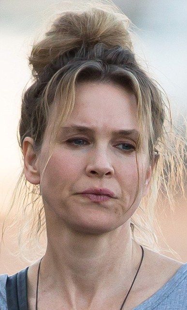 Οι πρώτες φωτογραφίες της Zellweger μετά την εμφάνισή της που έδειχνε αγνώριστη!
