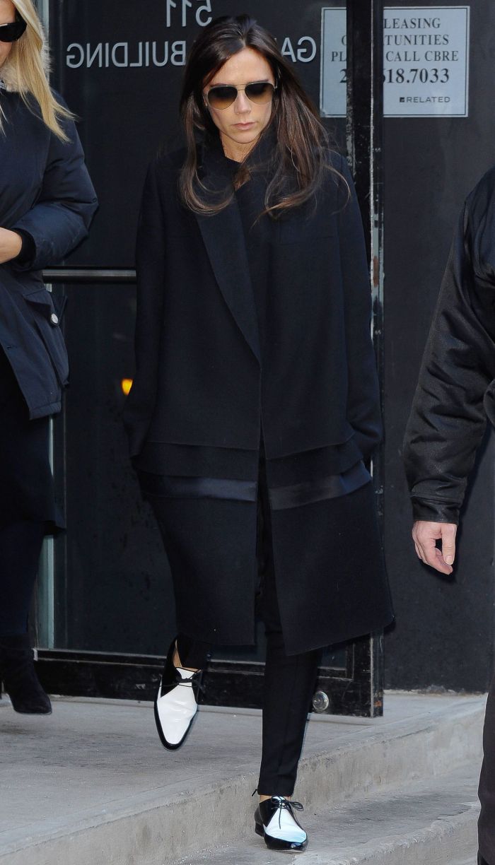 Το τέλειο office look μέσα σε 9 outfits από τη Victoria Beckham
