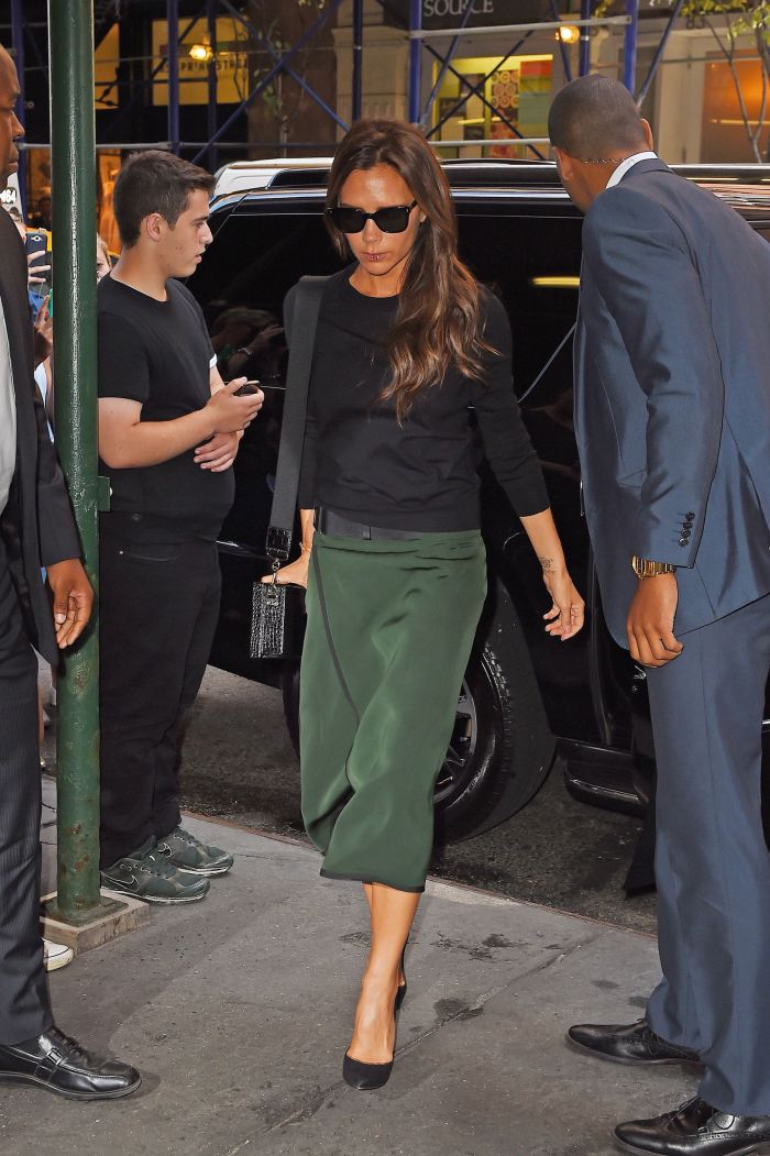 Το τέλειο office look μέσα σε 9 outfits από τη Victoria Beckham