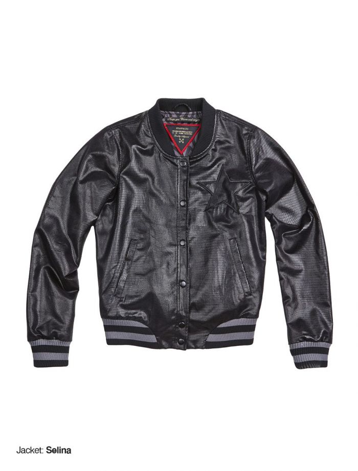 Τα Staff Jeans σου δείχνουν πώς θα φορέσεις το sporty-chic!