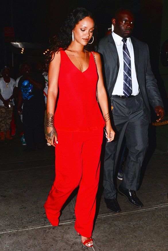 Τα παπούτσια που η Rihanna φορά με όλα της τα outfits!