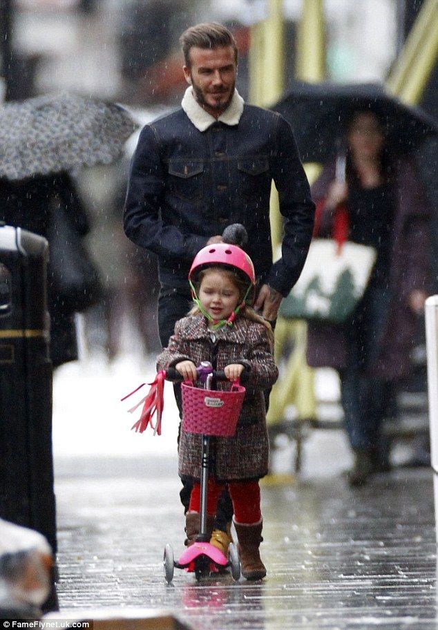 Μα πόσο μεγάλωσε: Η κόρη των Beckhams, Harper, έγινε σωστή... κυρία! (φωτος)
