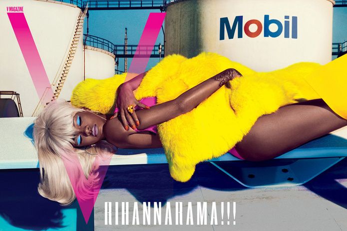 Η Rihanna γίνεται ξανθιά και προκαλεί ξανά: Δείτε τη νέα της, super sexy φωτογράφιση