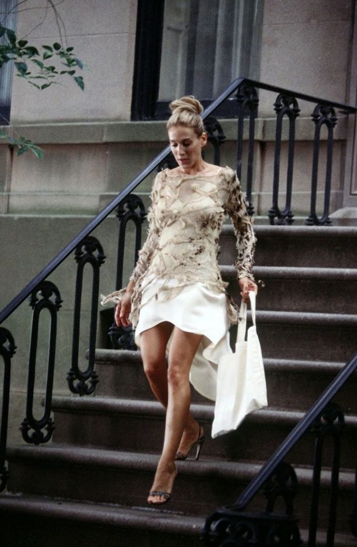 TV Flashback: Τα 20 καλύτερα looks της Carrie Bradshaw