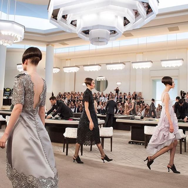 Lily-Rose Depp, Kristen Stewart & Rita Ora στο "καζίνο" της επίδειξης Chanel!