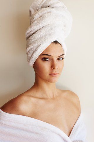 Towel Series: Ο Mario Testino φωτογραφίζει διάσημα πρόσωπα μόνο με την πετσέτα τους
