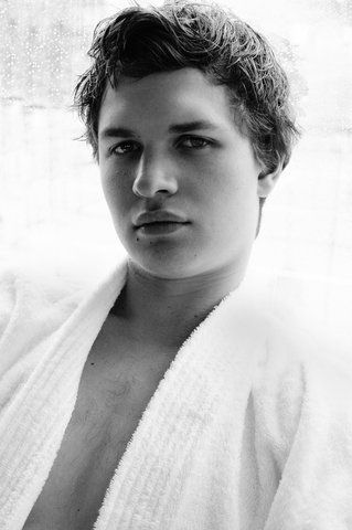 Towel Series: Ο Mario Testino φωτογραφίζει διάσημα πρόσωπα μόνο με την πετσέτα τους