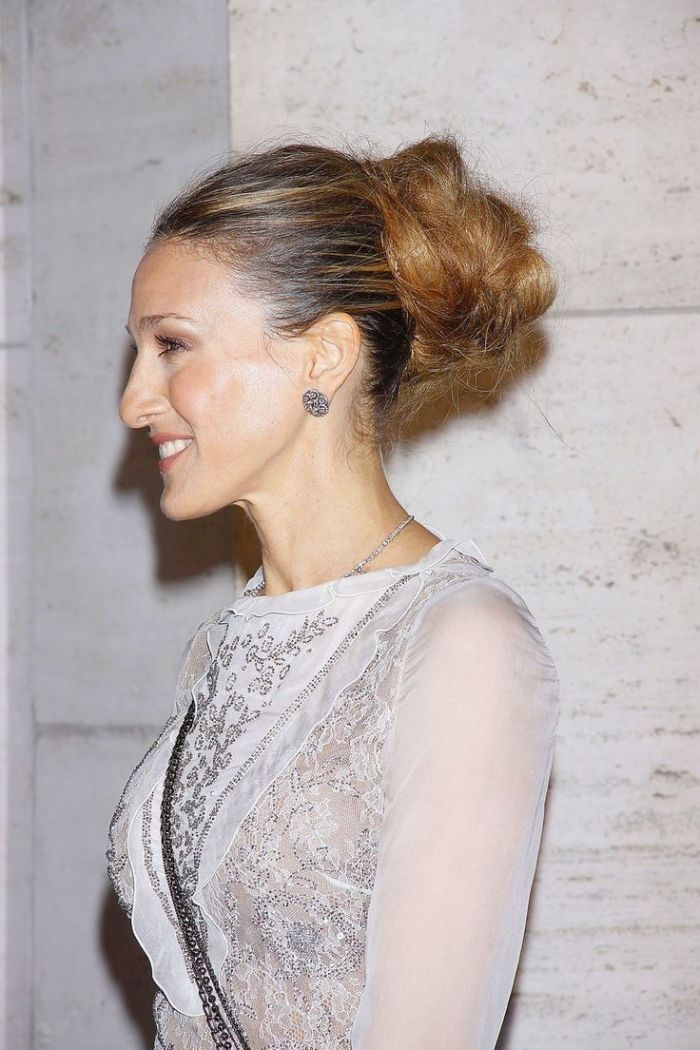 Sarah Jessica Parker: 15 φορές που ζηλέψαμε τους κότσους της