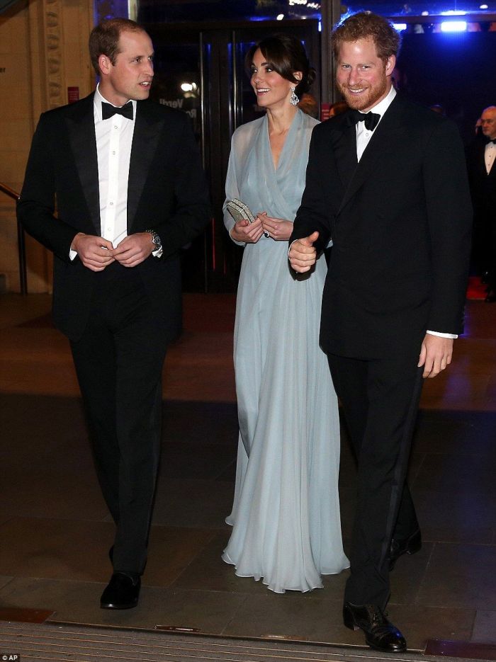 Συλλεκτικές φωτογραφίες: Η Kate Middleton εμφανίστηκε χωρίς σουτιέν!