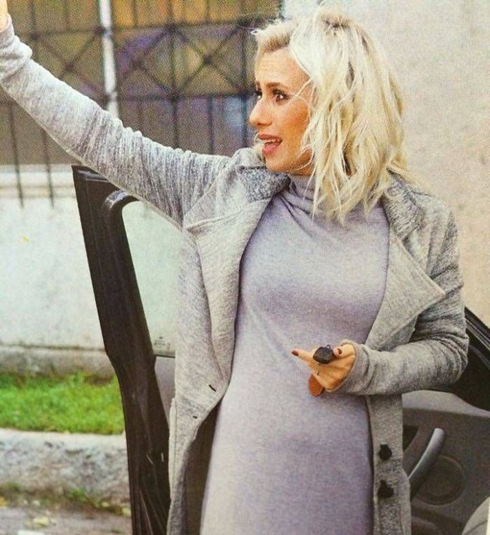Άρχισε να φαίνεται η κοιλίτσα της Κατερίνας Καραβάτου: Δείτε τις φωτογραφίες!