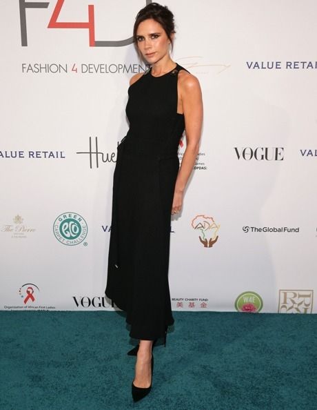 Μόλις καταλάβαμε πως οι εμφανίσεις της Victoria Beckham κρύβουν ένα μυστήριο