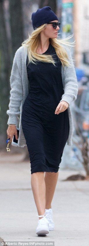 Μόνο η Candice Swanepoel θα μπορούσε να δείχνει τόσο τέλεια μέσα σε αυτό το outfit!