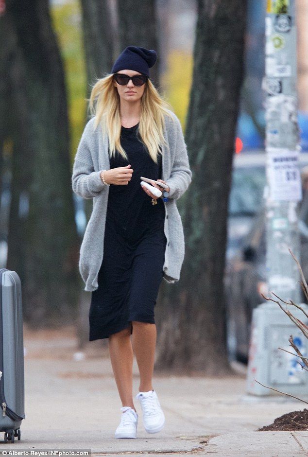 Μόνο η Candice Swanepoel θα μπορούσε να δείχνει τόσο τέλεια μέσα σε αυτό το outfit!