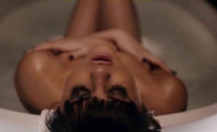 Η Selena Gomez έχει τον πιο καυτό συμπρωταγωνιστή ever στο νέο της video clip