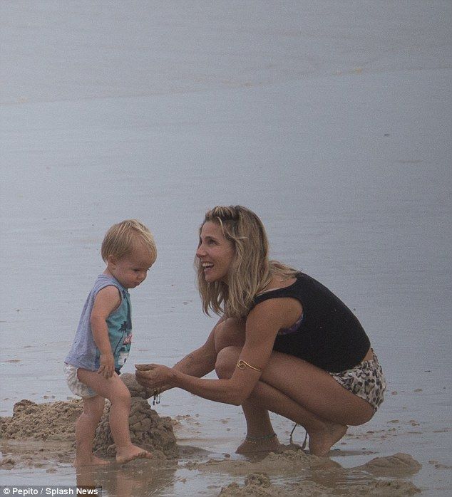 Αυτές οι φωτογραφίες του Chris Hemsworth είναι ό,τι χρειάζεσαι για να μπει τέλεια η χρονιά