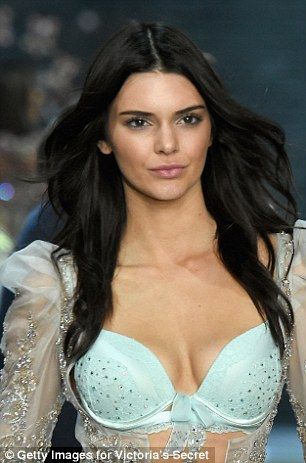 Επιτέλους η Kendall Jenner δεν είναι μόνη πια