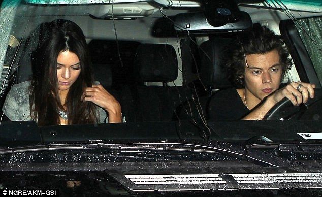Επιτέλους η Kendall Jenner δεν είναι μόνη πια