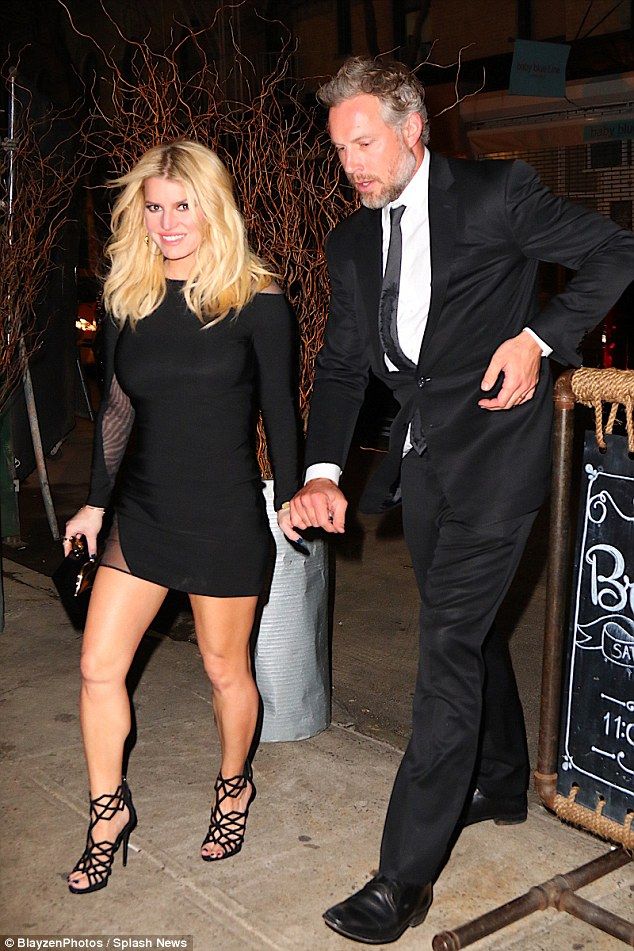 Επιτέλους πάχυνε: Αυτή η εμφάνιση της Jessica Simpson σχολιάστηκε έντονα!