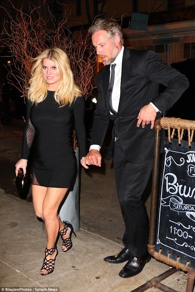 Επιτέλους πάχυνε: Αυτή η εμφάνιση της Jessica Simpson σχολιάστηκε έντονα!