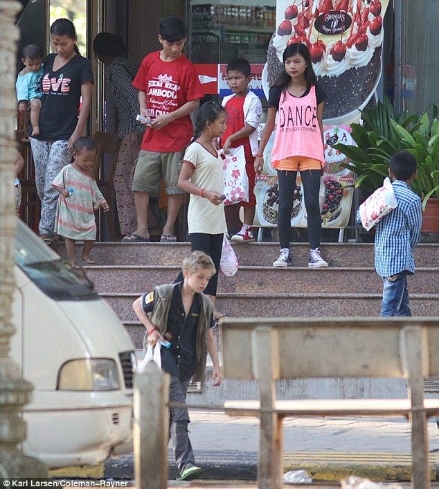 Oι κόρες της Angelina Jolie στις πιο συγκινητικές φωτογραφίες της ημέρας