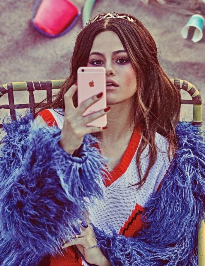 What? Η Selena Gomez έγινε κοκκινομάλλα;
