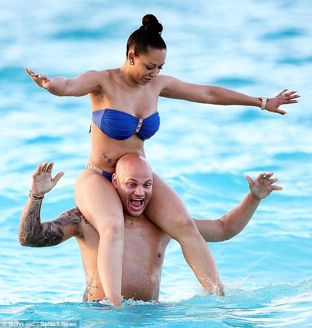 Mel B: Το αποκαλυπτικό ατύχημα στην παραλία