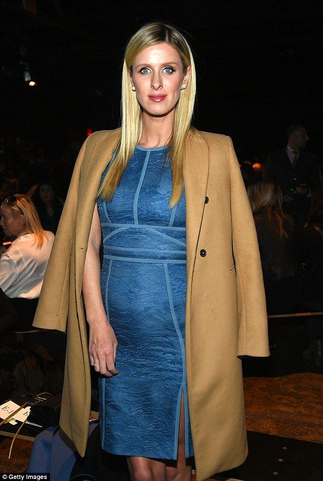 Nicky Hilton: Εμφάνιση έκπληξη στο NYFW show της J. Mendel