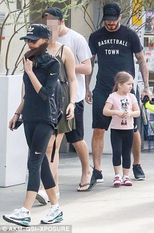 Victoria-David Beckham: Βόλτα με τα παιδιά τους στο Λος Άντζελες