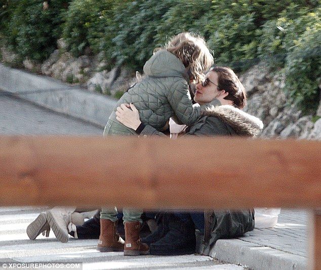 H Penelope Cruz σε μία σπάνια εμφάνιση με τα δύο της παιδιά