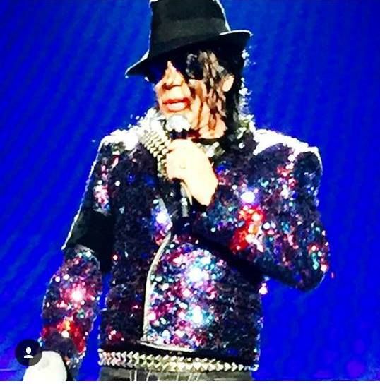Ο Michael Jackson είναι εδώ! Δείτε την εκπληκτική μεταμφίεση του Γιώργου Μαζωνάκη