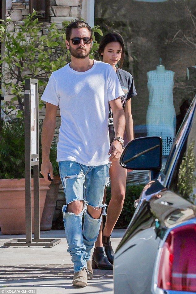 Αυτό πρέπει να το δείτε: Η νέα αγαπημένη του Scott Disick είναι πανομοιότυπη με...