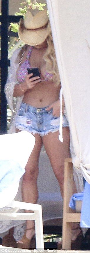 Αυτή η εμφάνιση της Jessica Simpson με μαγιό, είναι ό,τι πιο κακόγουστο θα δεις σήμερα!