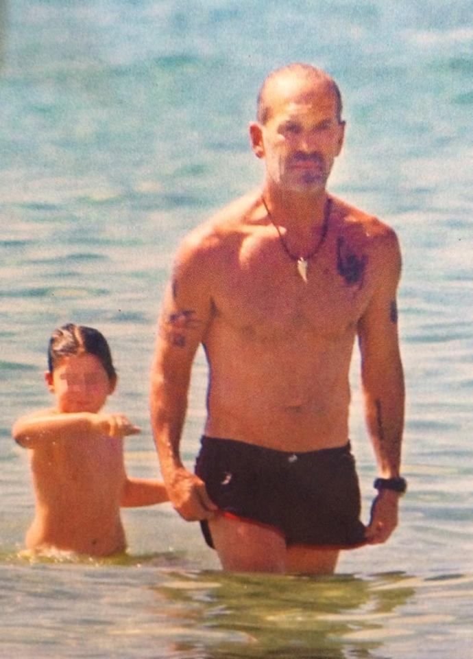 Ο γιος του Κωστόπουλου & της Μπαλατσινού, Μάξιμος, μεγάλωσε πολύ: Δείτε τον στην παραλία!