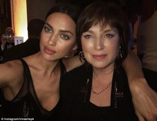 Έτσι εξηγούνται όλα: Η μητέρα της Irina Shayk είναι πολύ πιο όμορφη από όσο φανταζόσασταν