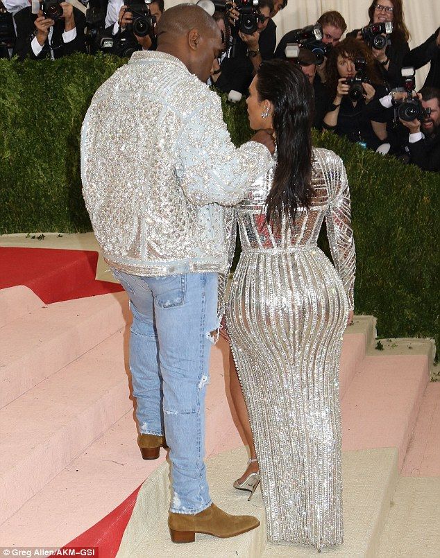 Η Kim Kardashian ήταν πιο σέξι και πιο αδυνατισμένη από ποτέ στo χθεσινό Met Gala