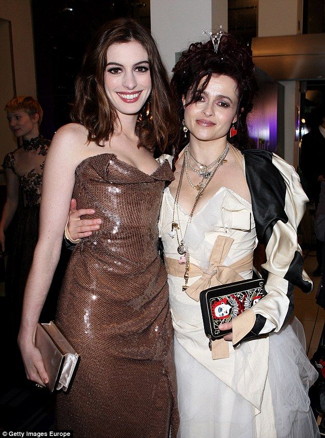Η γλυκιά Anne Hathaway στο στόχαστρο: Γιατί ξεσήκωσε θύελλα αντιδράσεων;