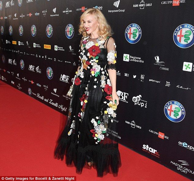Μα πόσα botox πια; Η νέα εμφάνιση της Kylie Minogue και τα αρνητικά σχόλια που δέχτηκε