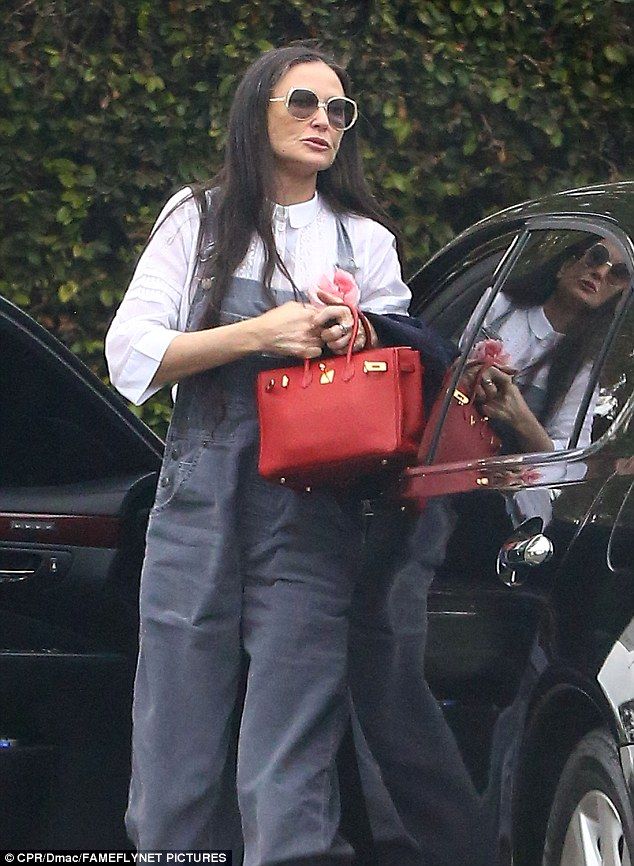 Μα είναι δυνατόν; Η νέα εμφάνιση της Demi Moore είναι ό, τι πιο αλλόκοτο θα δεις σήμερα
