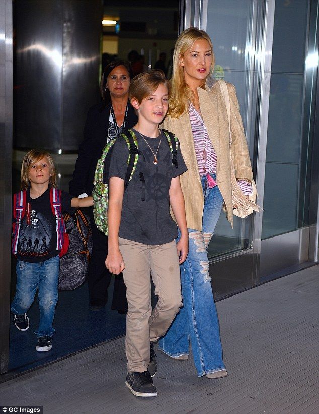 Πόσο κούκλοι: Οι γιοι της Kate Hudson σε σπάνια εμφάνιση με τη διάσημη μαμά τους
