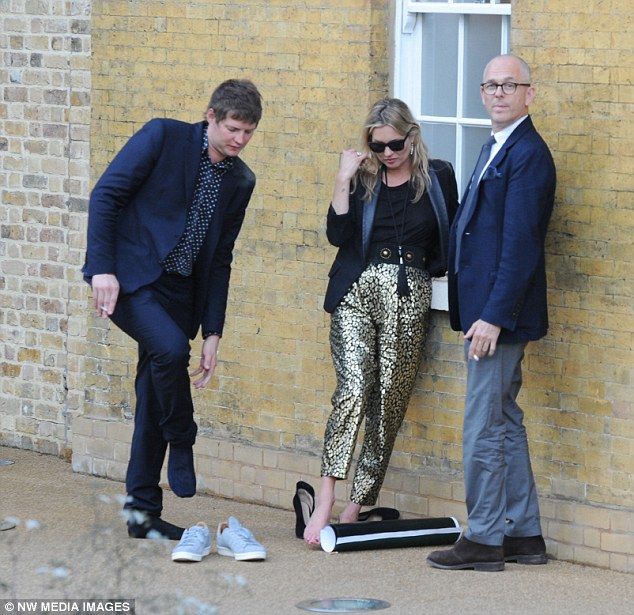 Το αποφασίσαμε: Η Kate Moss είναι, πραγματικά, μία γυναίκα σαν όλες εμάς