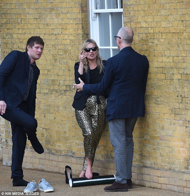 Το αποφασίσαμε: Η Kate Moss είναι, πραγματικά, μία γυναίκα σαν όλες εμάς