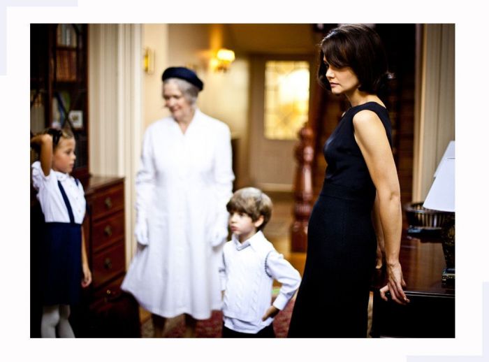 Φωτογραφίες: Η Katie Holmes υποδύεται τη Jackie Kennedy και είναι πιο κομψή από ποτέ