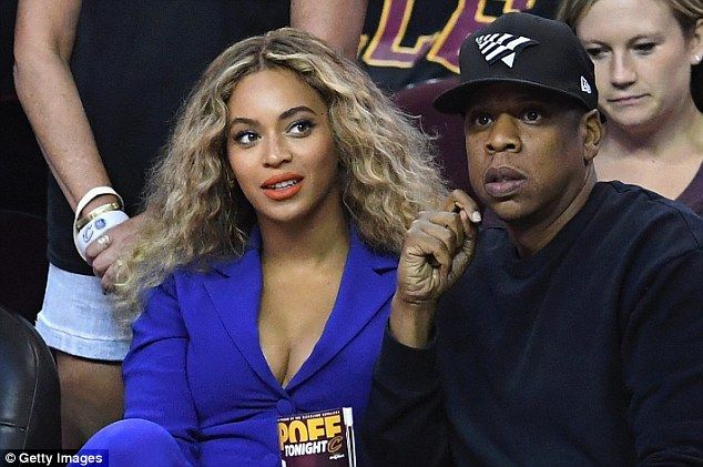 Queen B: Πώς η Beyoncé κατάφερε να κλέψει την παράσταση σε ένα γεμάτο γήπεδο μπάσκετ