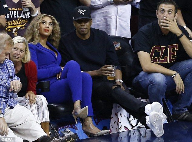 Queen B: Πώς η Beyoncé κατάφερε να κλέψει την παράσταση σε ένα γεμάτο γήπεδο μπάσκετ