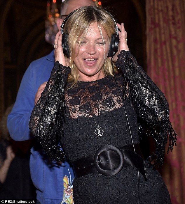 Kate Moss, τι έπαθες; Η σταρ στην πιο κακόγουστη εμφάνισή της ever!